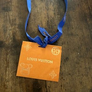 Louis Vuitton ribbon tag can fit over wallet box brand new